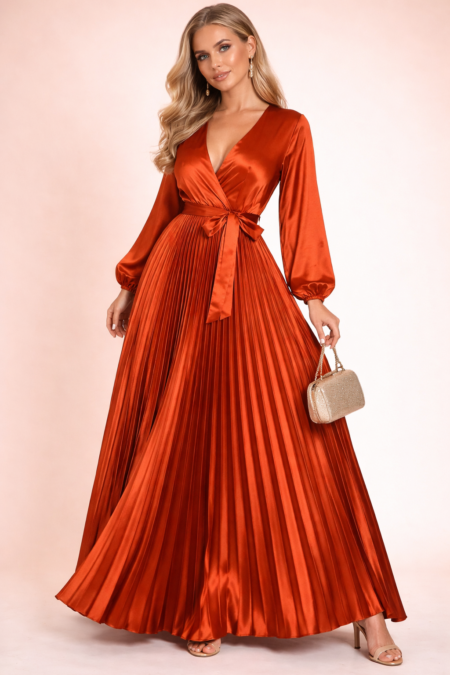 robe plissee longue satin rouge brique trois quarts face