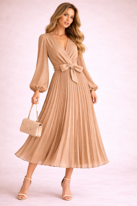 Robe plissée midi mousseline beige champagne ceinturée manches longues élégante
